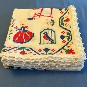 Vibrant Red and Blue Kitchen Linens for a Stylish Touch